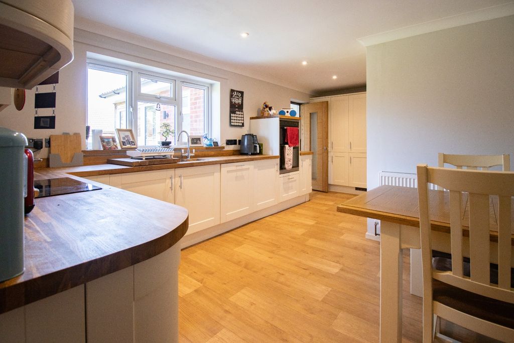 Property photo 2 of 18 3527334
