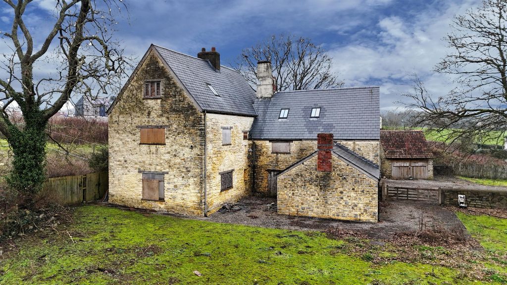 Property photo 1 of 28