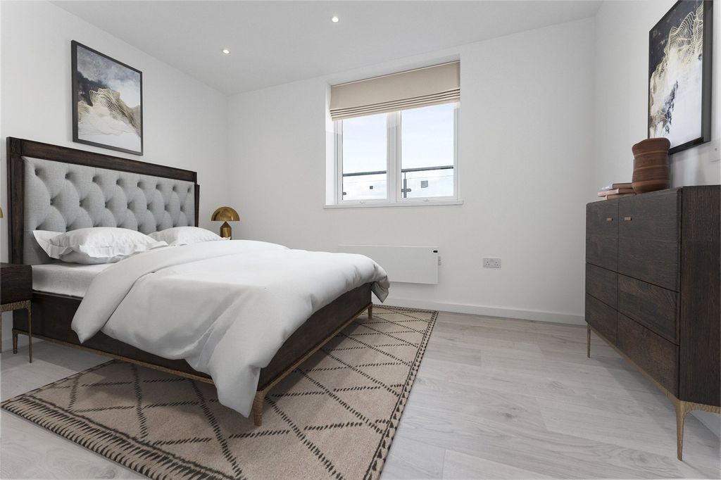 Property photo 3 of 8 Show Home