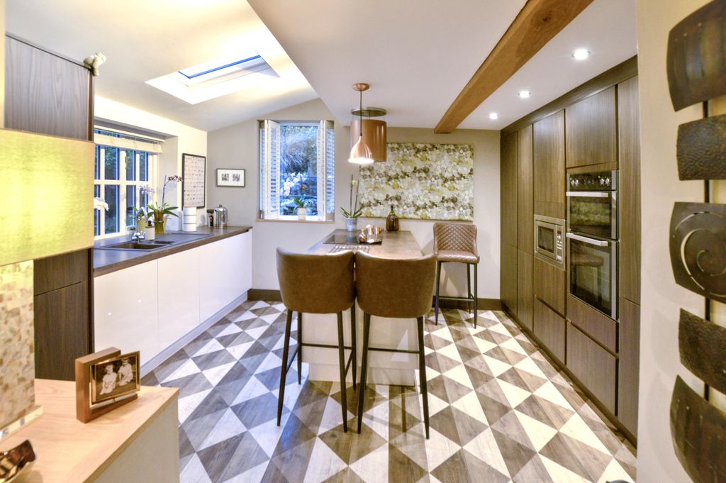 Property photo 2 of 43