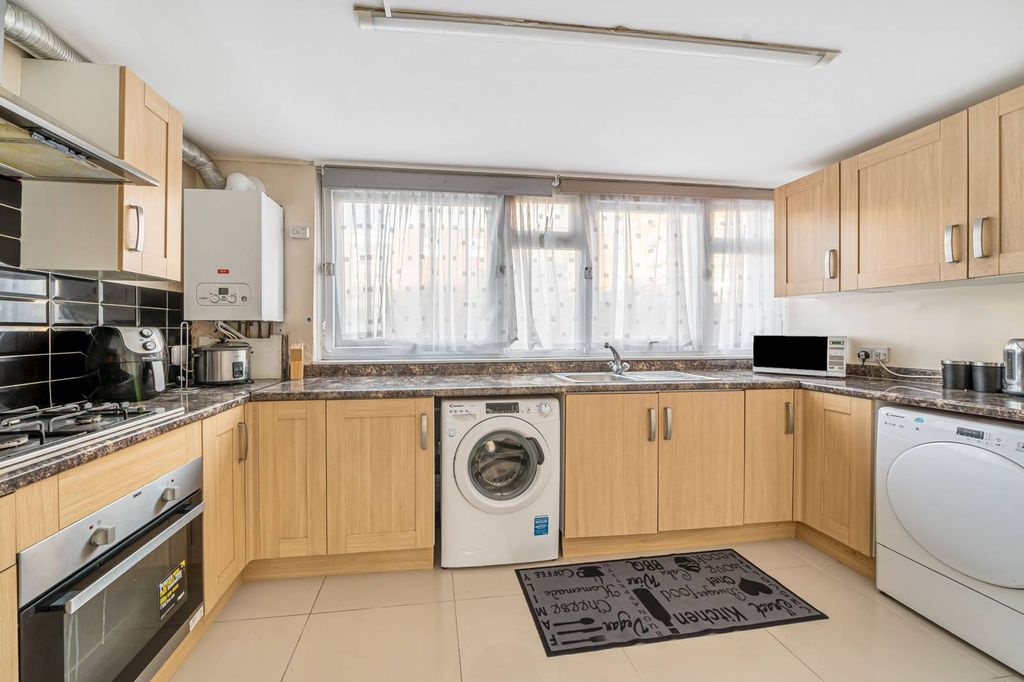 Property photo 2 of 20