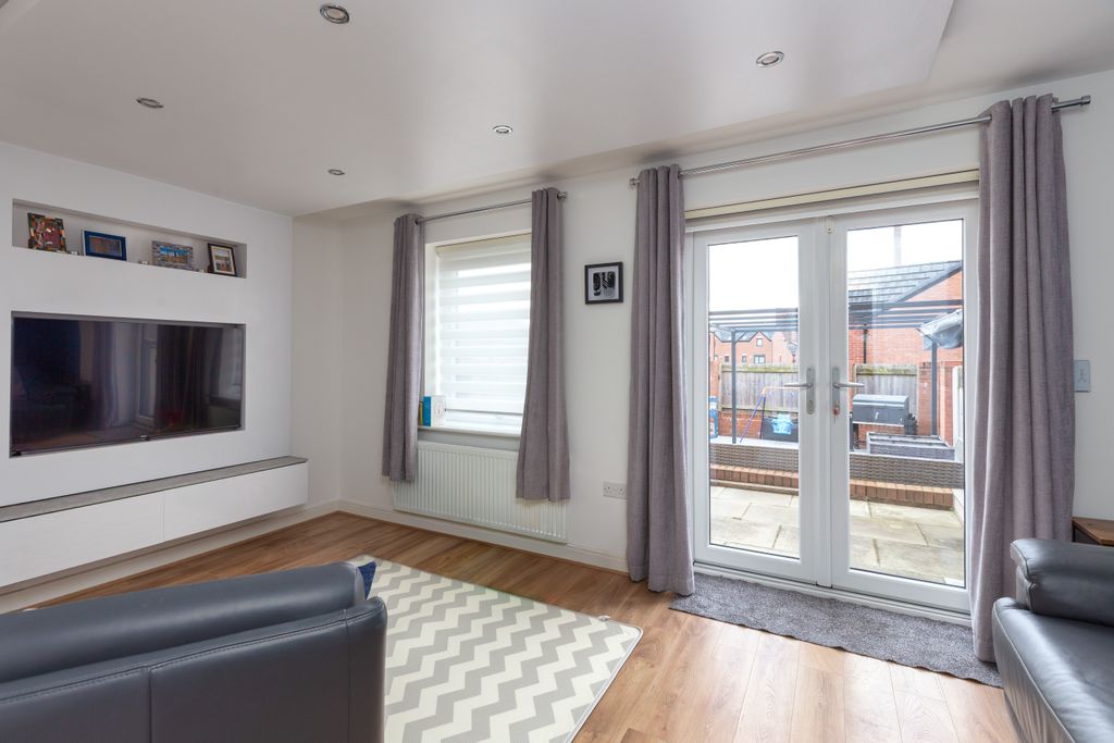 Property photo 2 of 15 Lounge