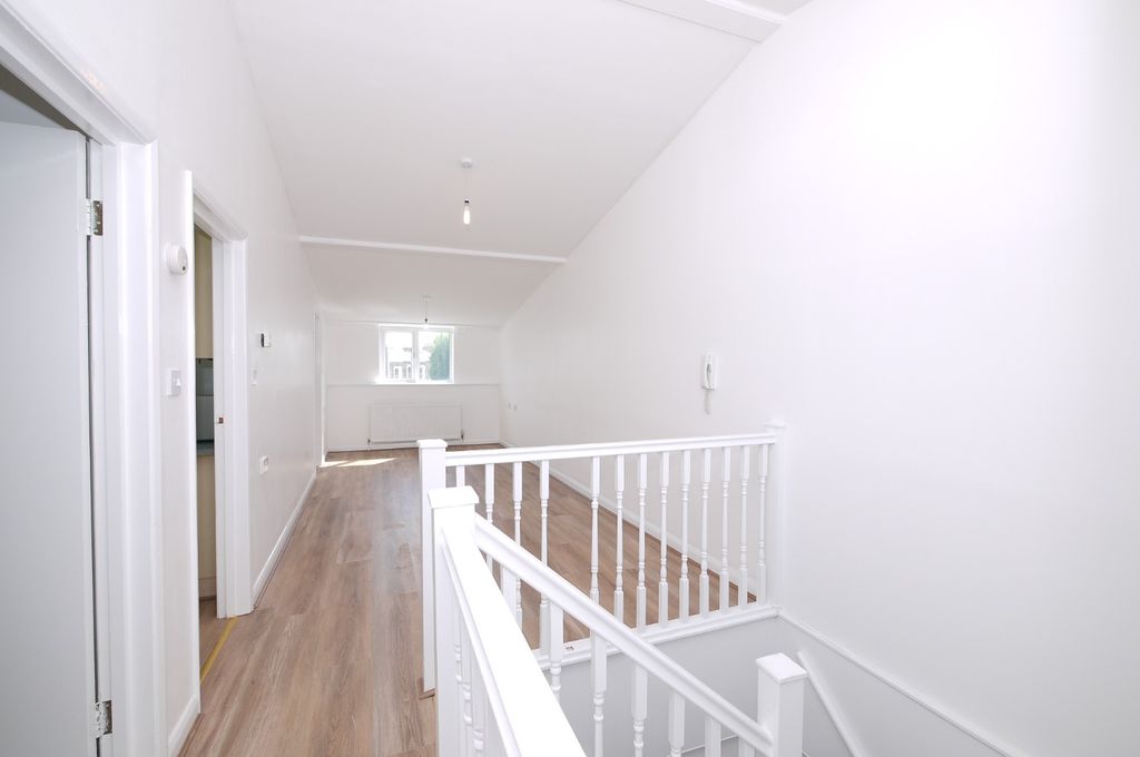 Property photo 2 of 11 1697812