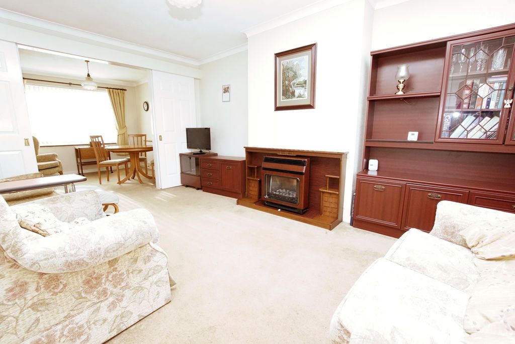 Property photo 3 of 11 Lounge