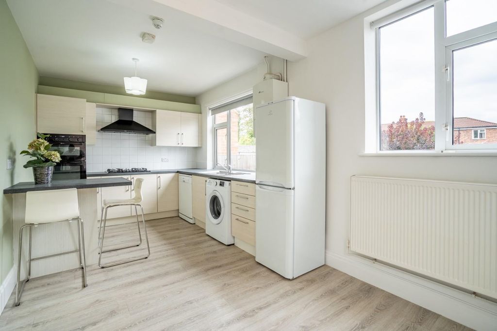 Property photo 3 of 19 Hdw-5.Jpg