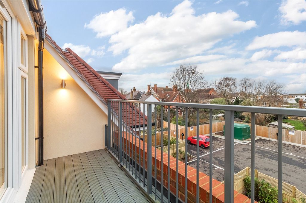 Property photo 3 of 9 Balcony