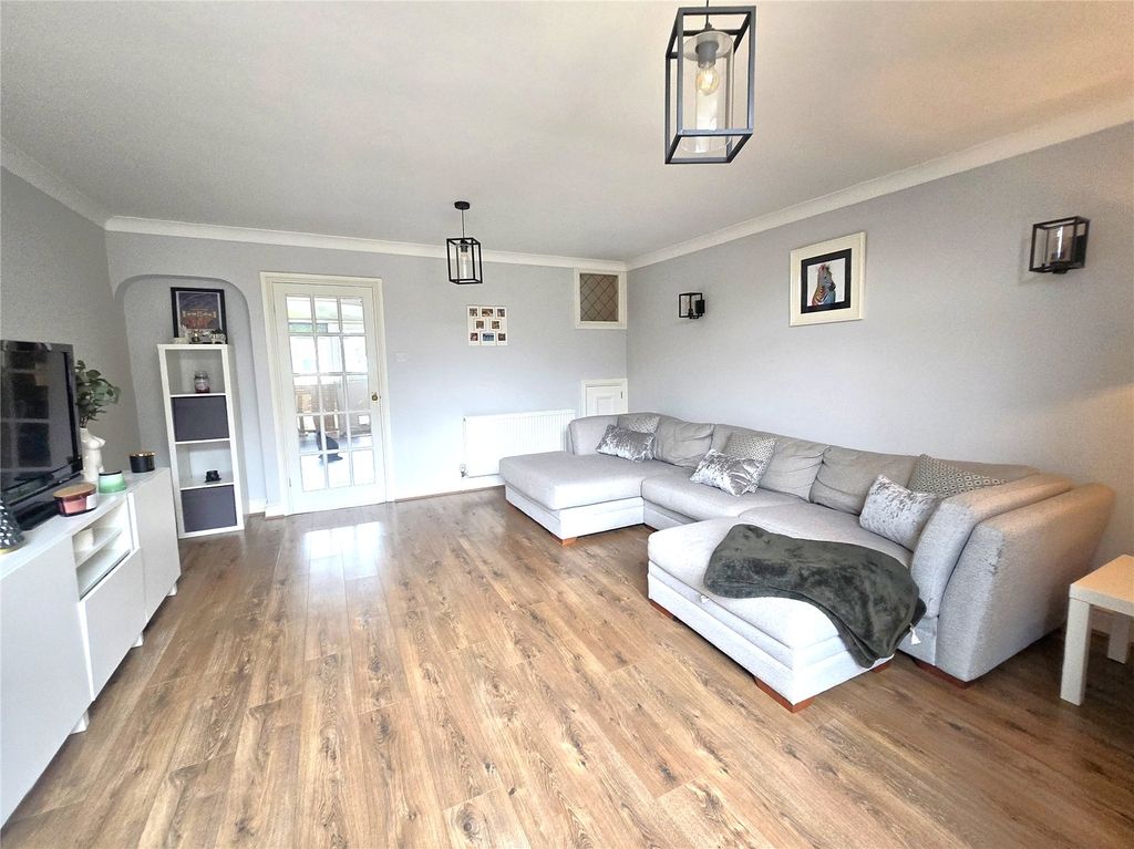 Property photo 3 of 21 Picture No. 17