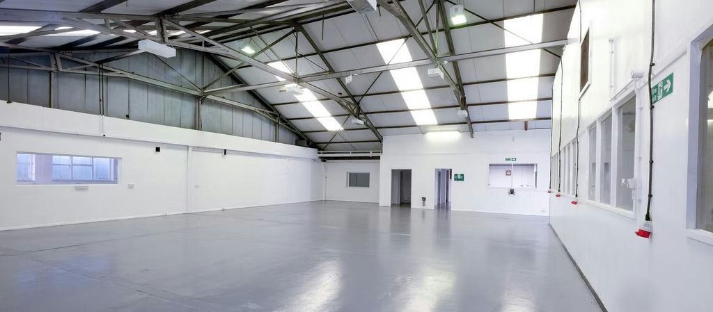 Property photo 2 of 7 Unit 3 Warehouse.Jpg