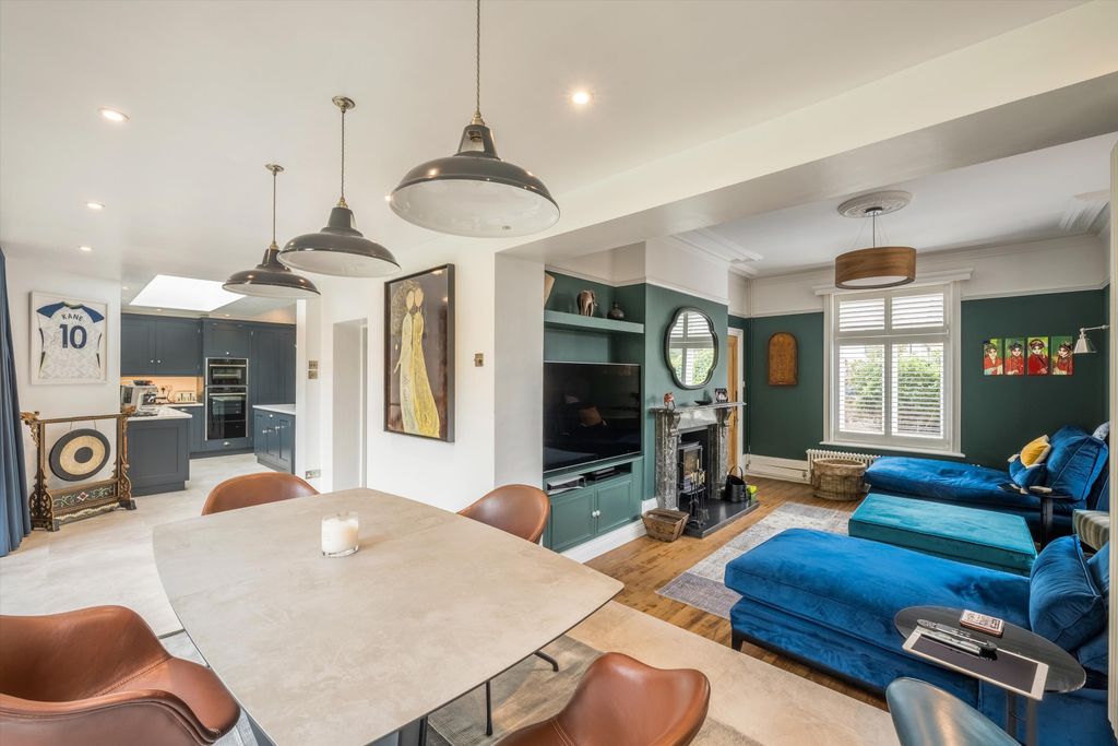 Property photo 3 of 18 Image