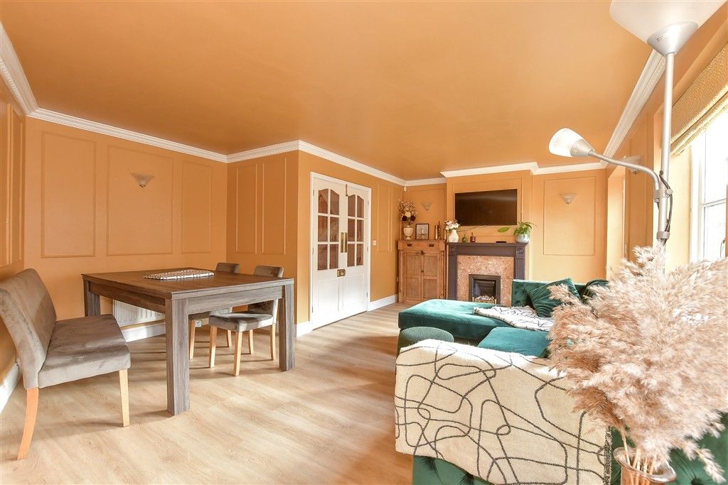 Property photo 1 of 12 Lounge/Diner