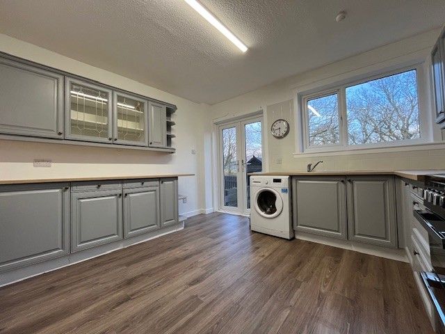 Property photo 2 of 14 Kitchen