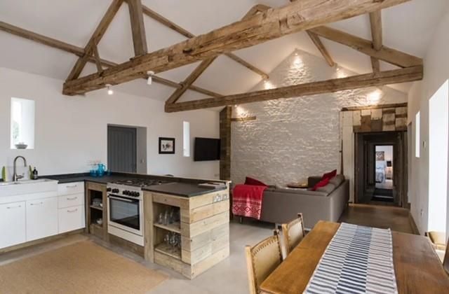 Property photo 2 of 37 Kitchen.Jpg