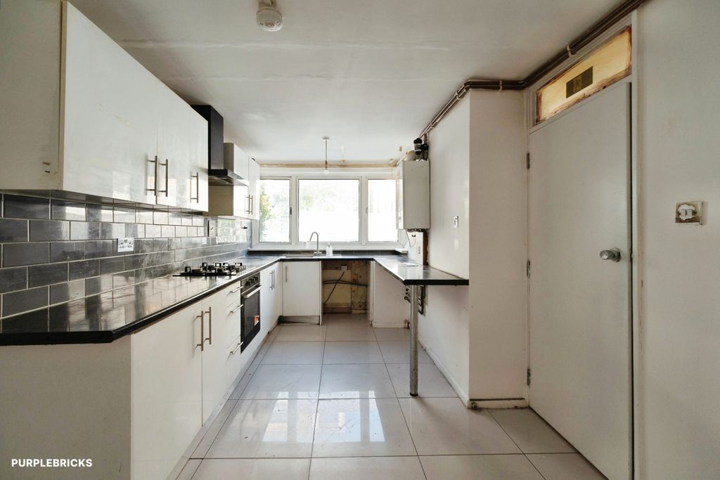 Property photo 3 of 23 Kitchen/Diner