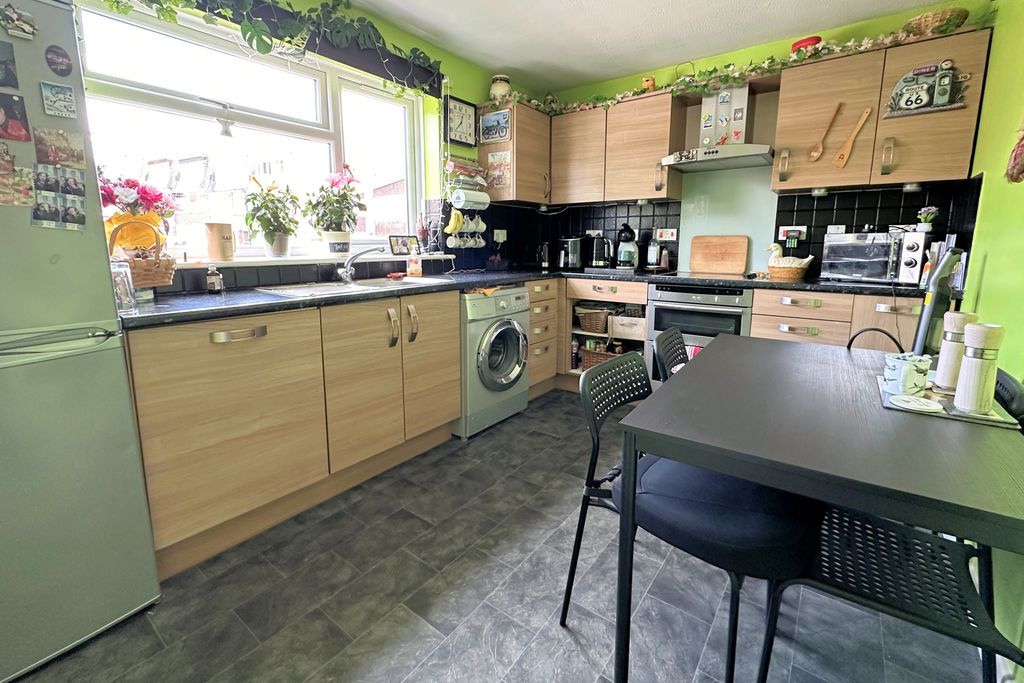 Property photo 3 of 16 Kitchen/Diner