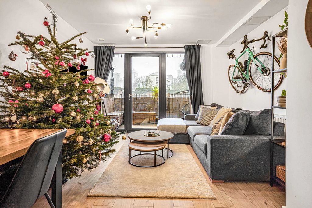 Property photo 3 of 23 Reception Room