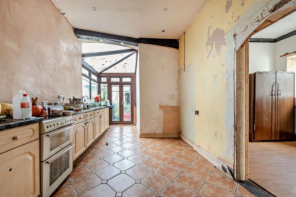 Property photo 3 of 19 8675100-Interior20-800.Jpg