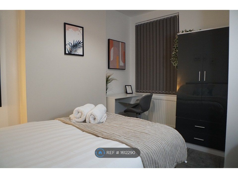 Property photo 3 of 10 Room 3