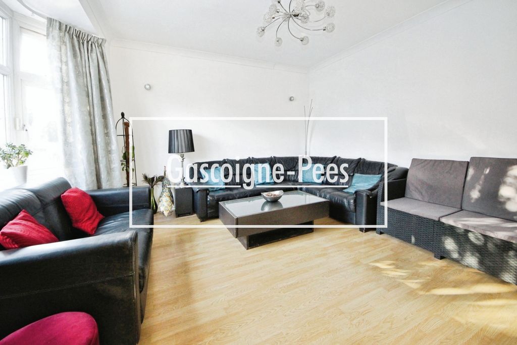 Property photo 2 of 9