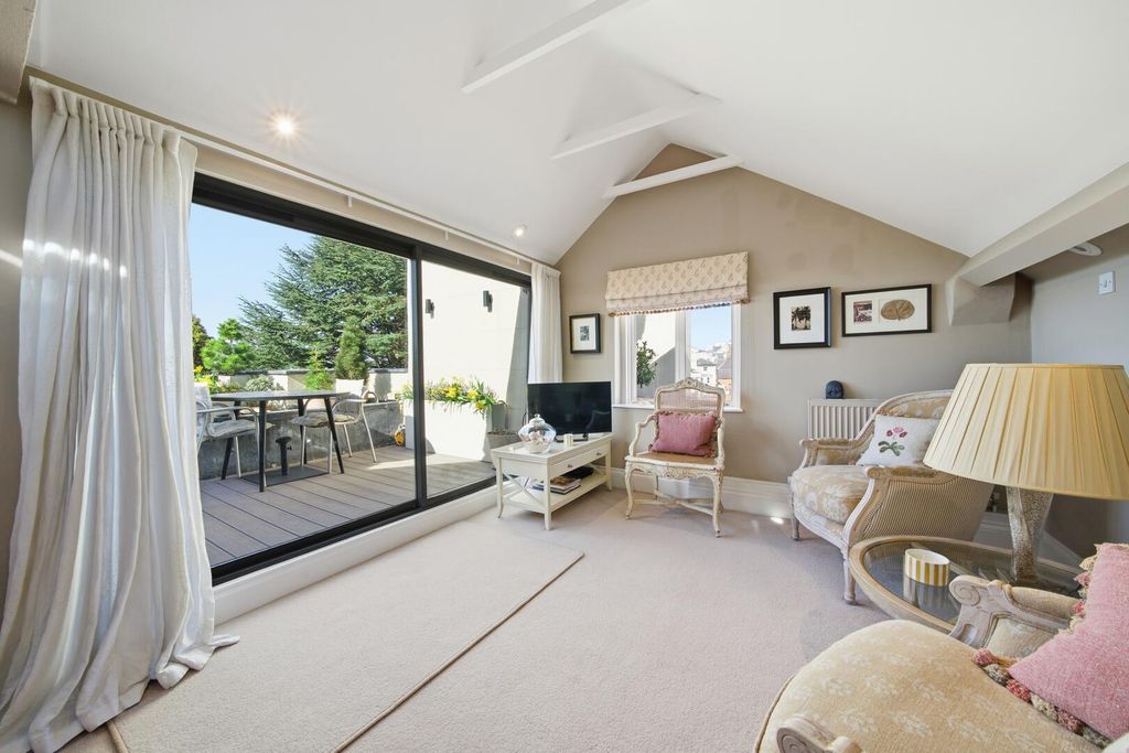 Additional image 21 of 3 bed flat for salePark Terrace, The Park NG1