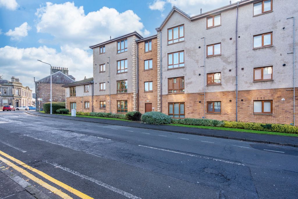 Property photo 2 of 20