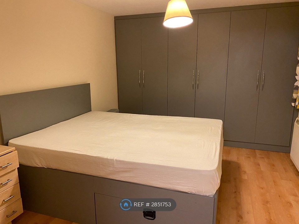 Property photo 3 of 8 Masterbedroom