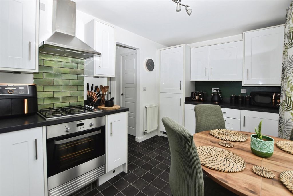 Property photo 3 of 9 Kitchen / Diner