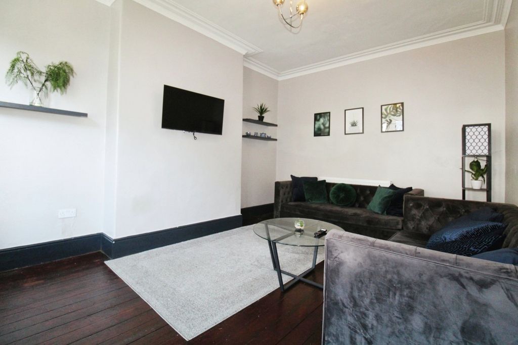 Property photo 1 of 10 Picture No. 05