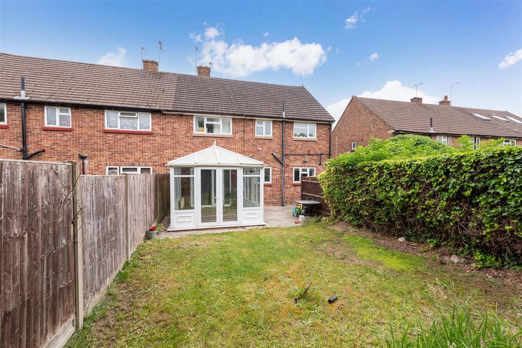 Property photo 3 of 13 33 Derwent Drive-6.Jpg