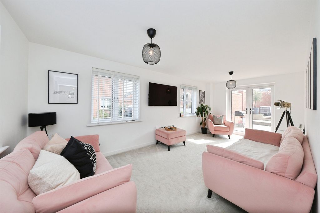 Property photo 2 of 19