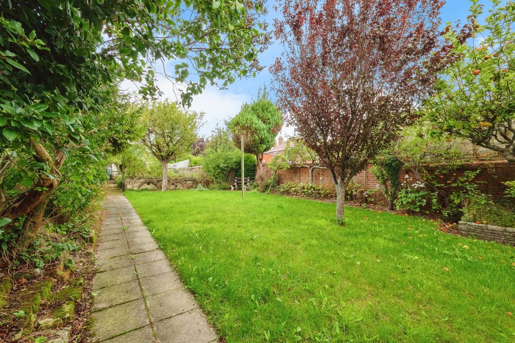 Property photo 2 of 22