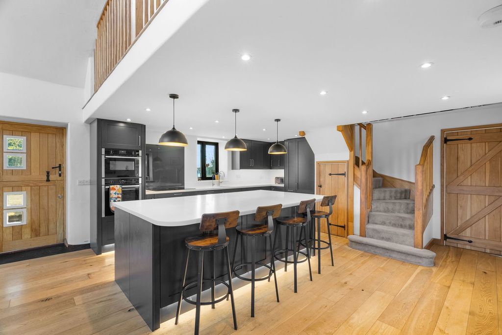 Property photo 3 of 23