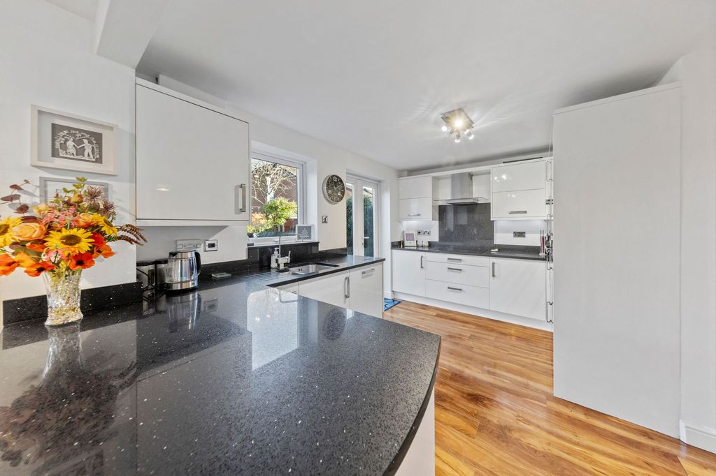 Property photo 2 of 25