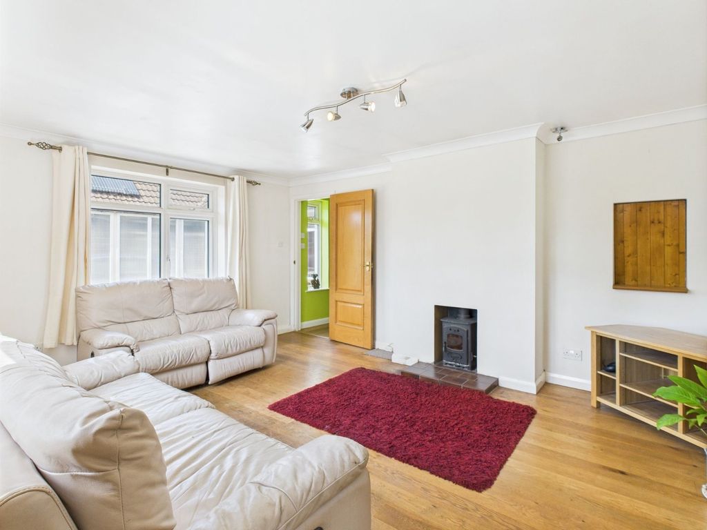 Property photo 3 of 19 Living Room