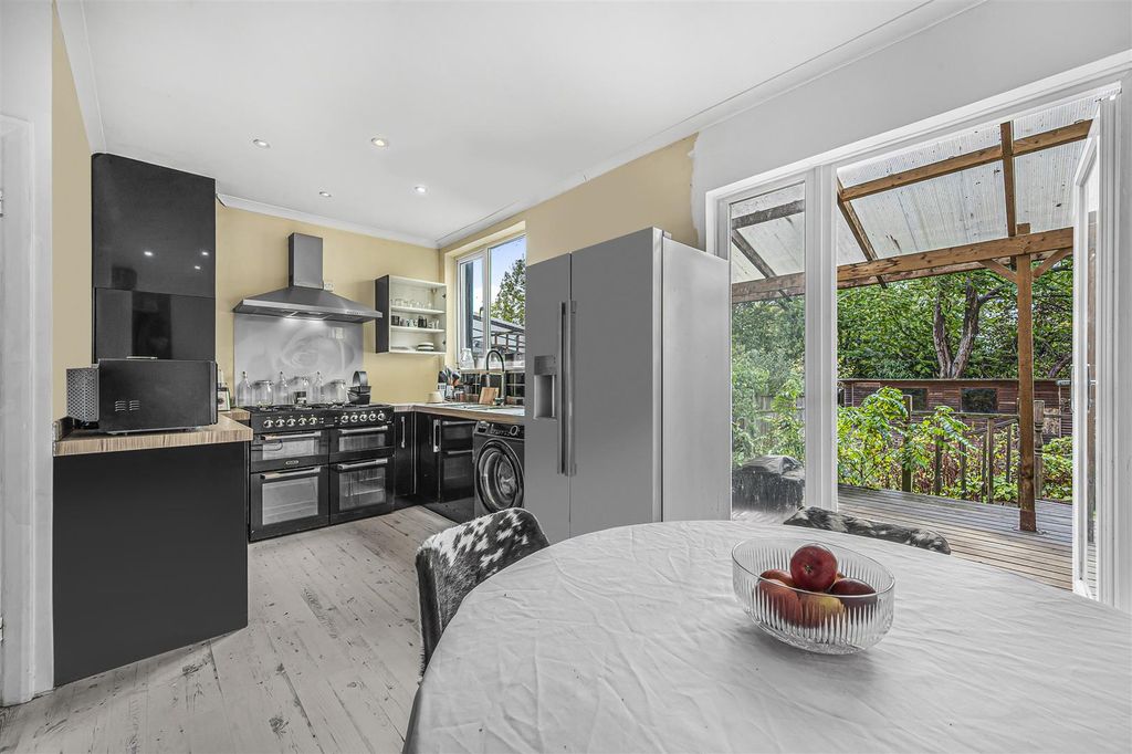 Property photo 3 of 14 Kitchen 2.Jpg