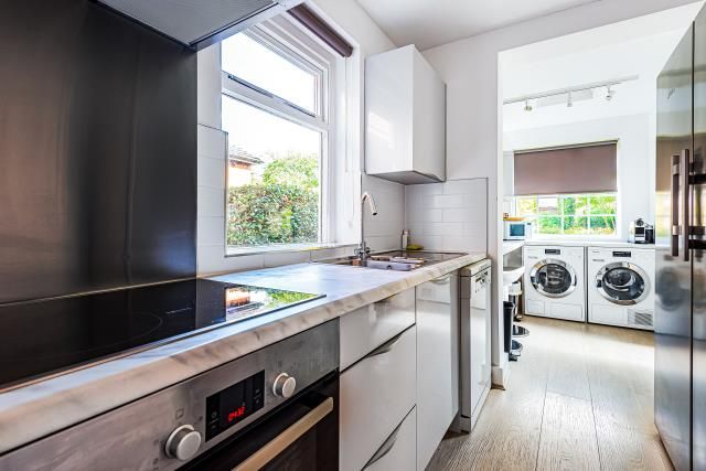 Property photo 2 of 11 Kitchen