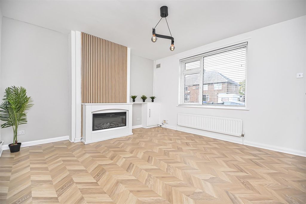 Property photo 3 of 39 17 Unsworth Road Kitchen (2).Jpg