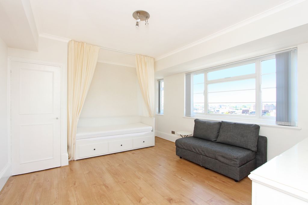 Property photo 2 of 8