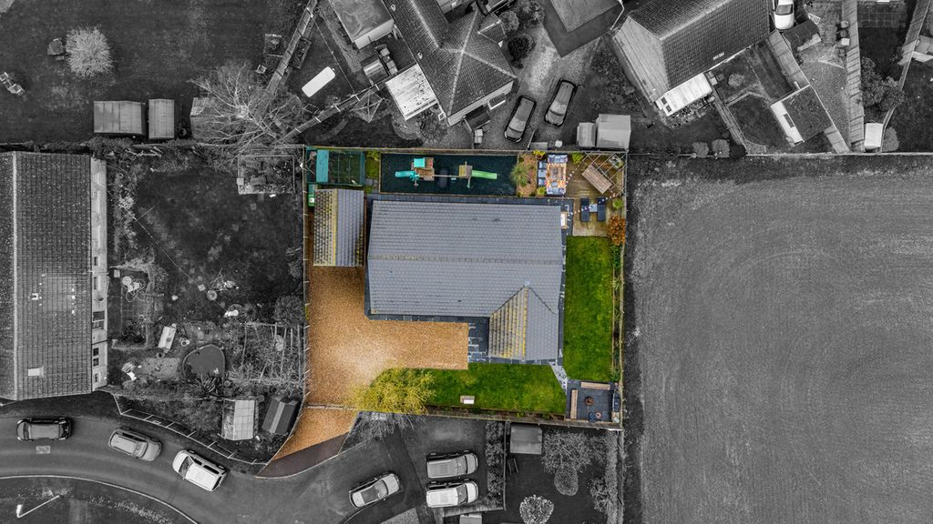 Property photo 3 of 33