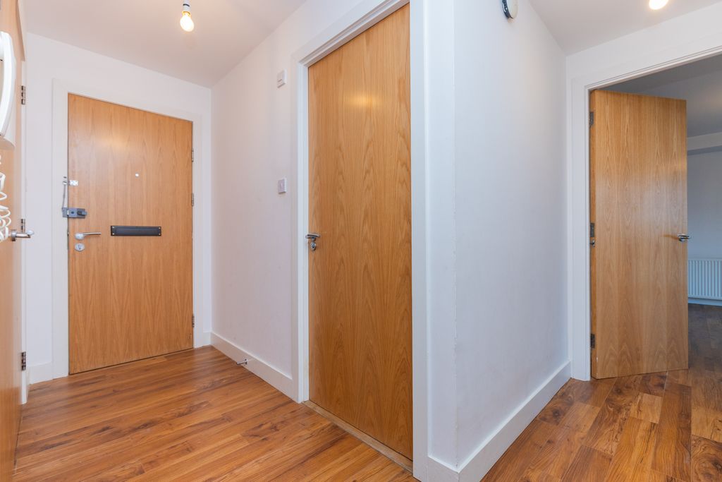 Property photo 3 of 27 Hallway