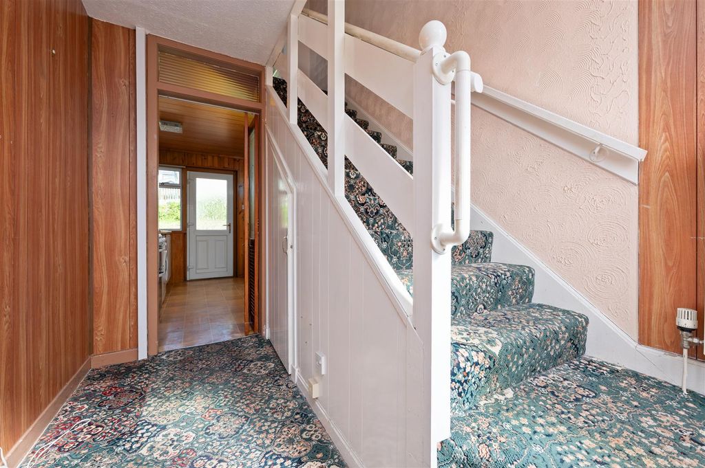 Property photo 2 of 22 26Waverleyplace004.Jpg