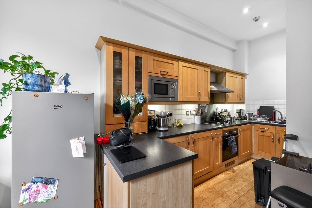 Property photo 3 of 20 Reception/Kitchen