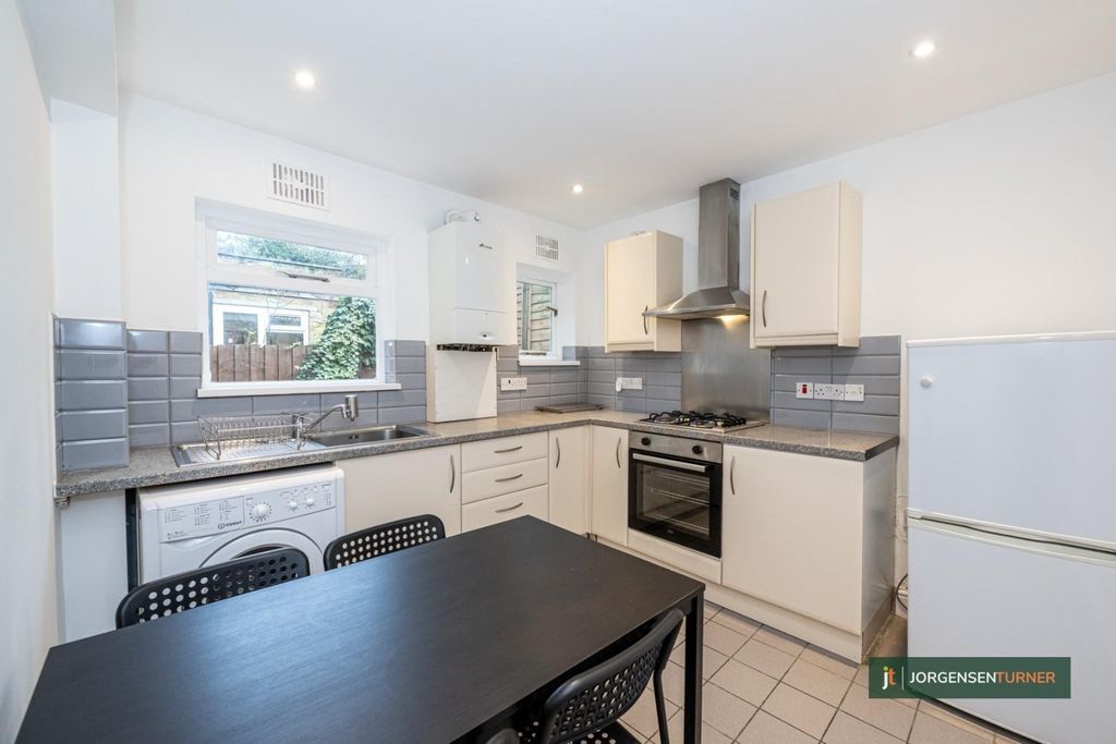 Property photo 3 of 10 Kitchen .Jpg