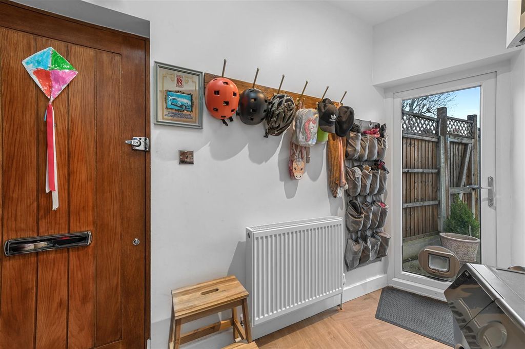 Property photo 3 of 22 Hallway