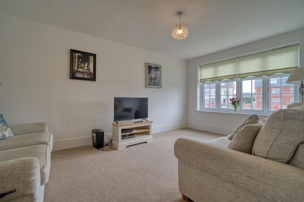 Property photo 3 of 9 Sitting Room