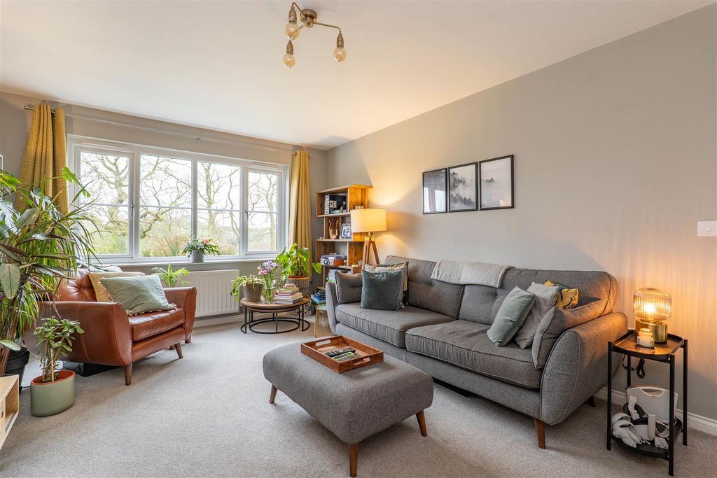 Property photo 2 of 41 Lounge