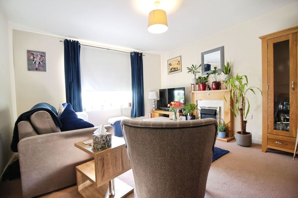 Property photo 2 of 12