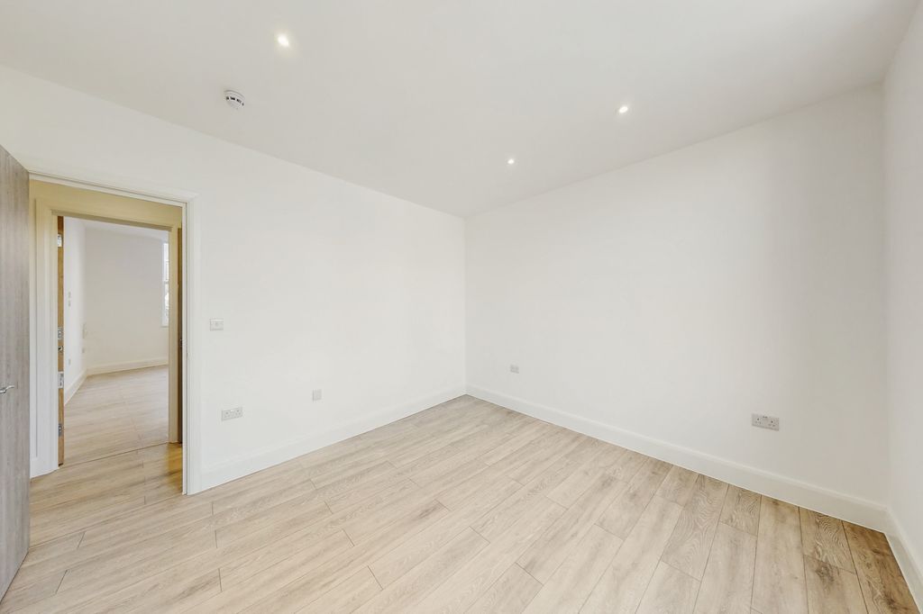 Property photo 2 of 6 Photo 5