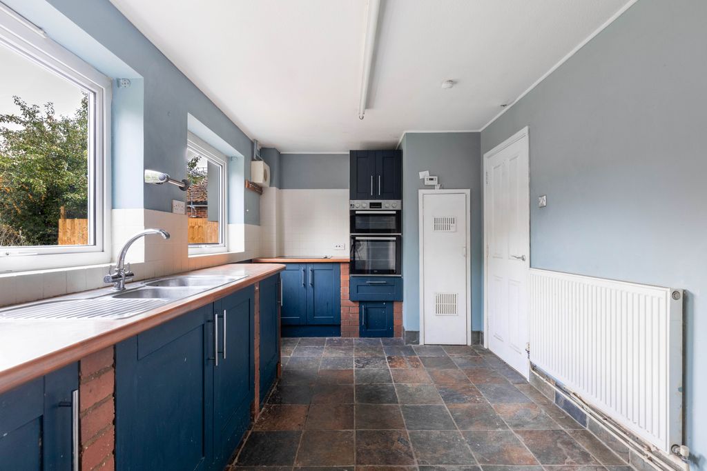 Property photo 3 of 24 9