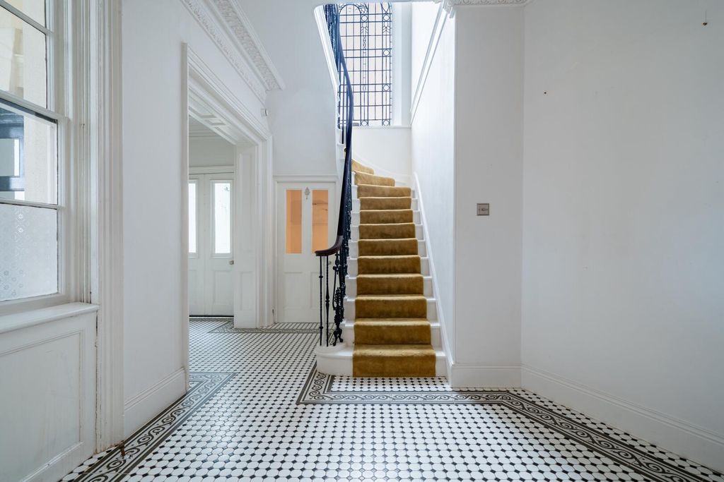 Property photo 2 of 38 Hallway