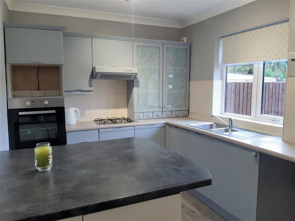 Property photo 3 of 9 Kitchen